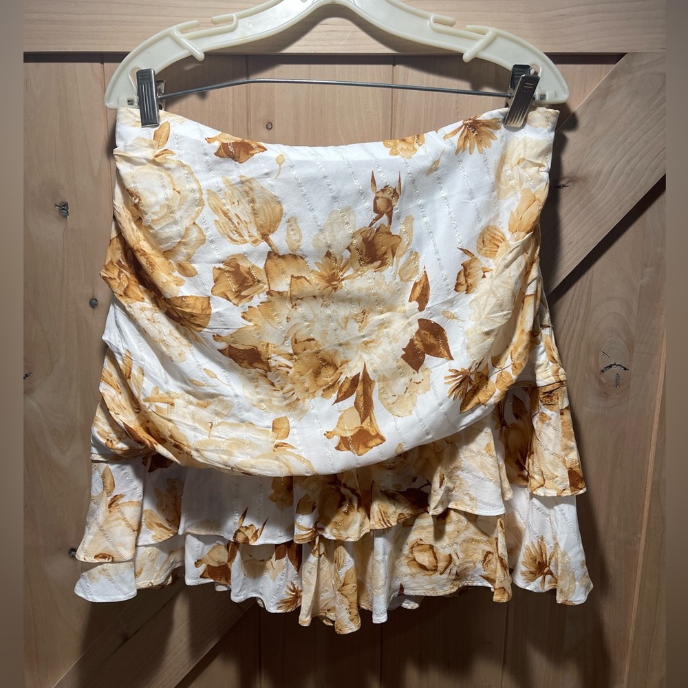 Mini skirt with ruching & flower detail